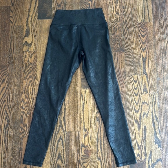 Black High-Waisted Leggings - Picture 3 of 6